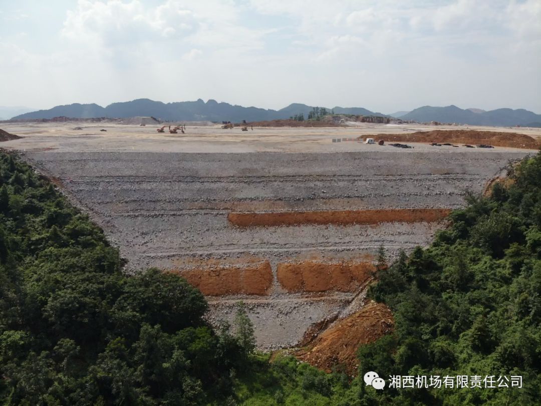 湘西机场属于高填方机场,湘西机场高度重视边坡防护及边坡安全!