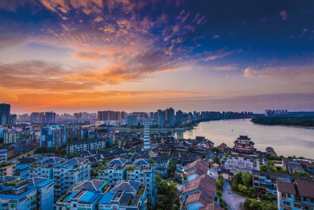 2019年7月刊三江汇流书香合府山水美城的光荣与梦想