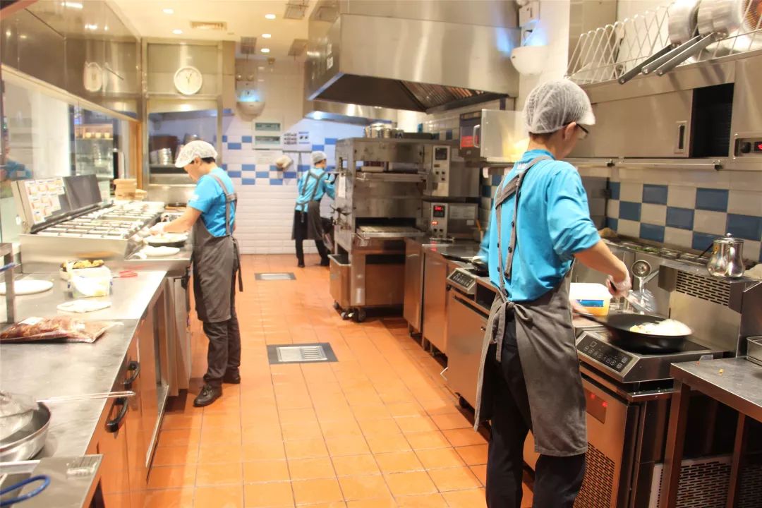 星巴克必胜客麦当劳看看它们的后厨怎么样