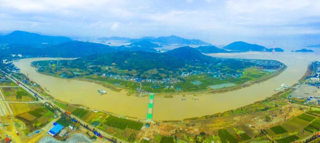 花开蝶自来美丽白峰引凤筑巢