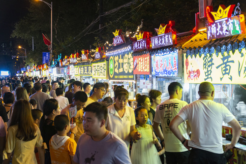 这里"深夜食堂"升级 扮靓"夜经济"_夜市