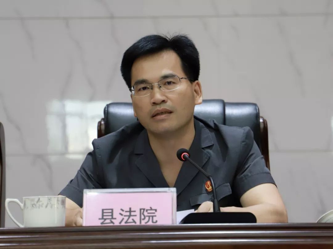 宾阳县委政法委副书记黄宋鉴主持会议,县法院,县司法局,县住建局,消防