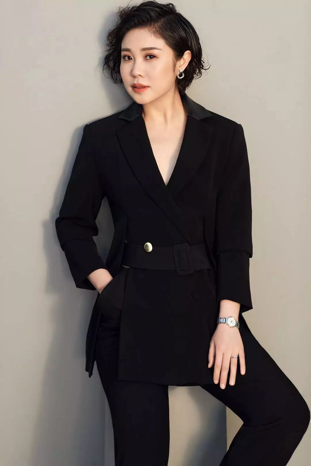 红头文荐让人含泪敬礼的逆行者是铮铮铁骨更是有血有肉的普通人