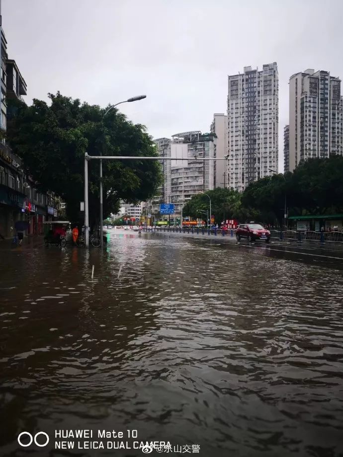 特大暴雨再袭乐山这群人温暖了整个乐山