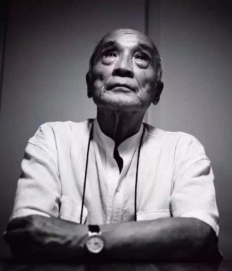 原创日本国民诗人谷川俊太郎恋爱是一件小题大做的事