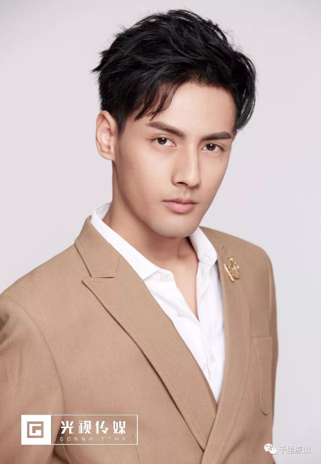 彝族未来影视明星潘子剑从霸道总裁到少年将军耿忠