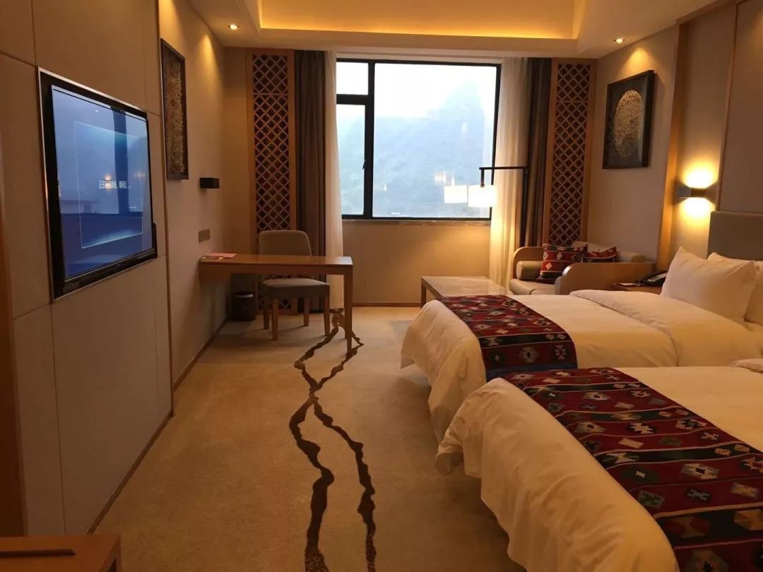 广/佛-连山-午餐-金子山景区-酒店-晚餐餐:午餐 瑶族风味宴晚餐 住宿