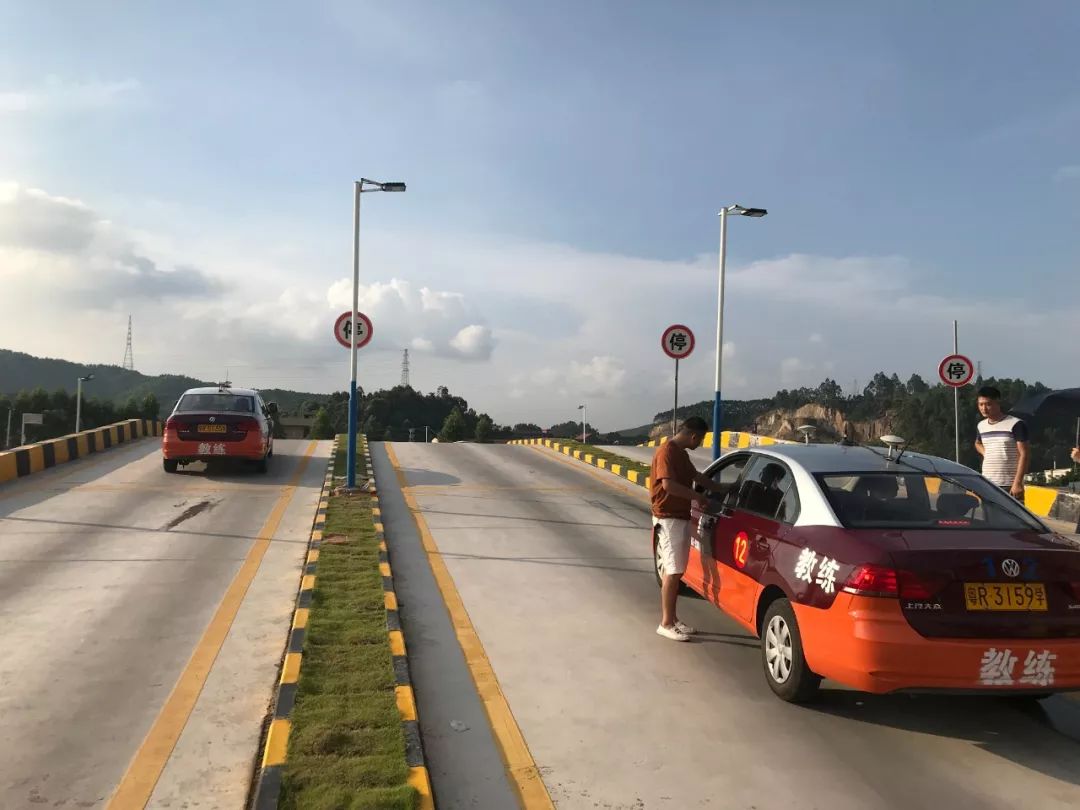 深圳区域均可练车,按学员位置就近安排训练场地.
