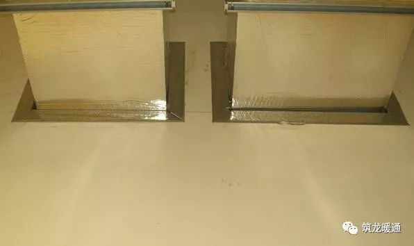 风管穿墙安装时,墙体部位必须设置穿墙套管,套管材质选用不小于 2mm