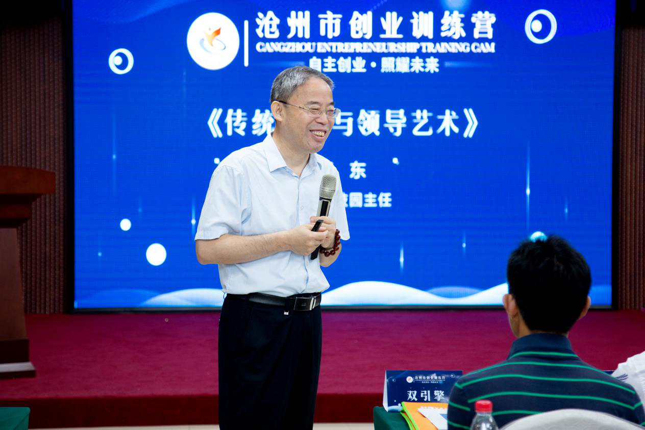 共青团沧州市委青年发展部部长尹淑玲,沧州市财政局社保中心刘捷,清华