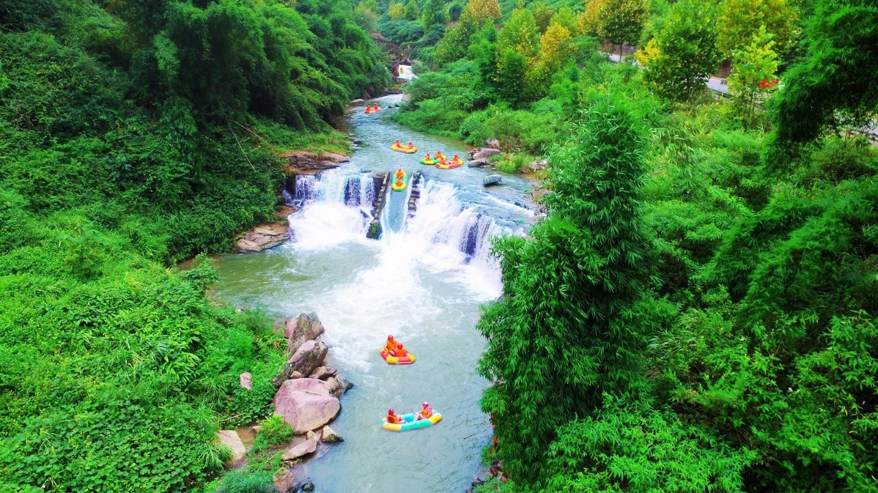 一次出行两种体验还能带给你国际赛道,漂流国际范佛影峡漂流莲花瀑布