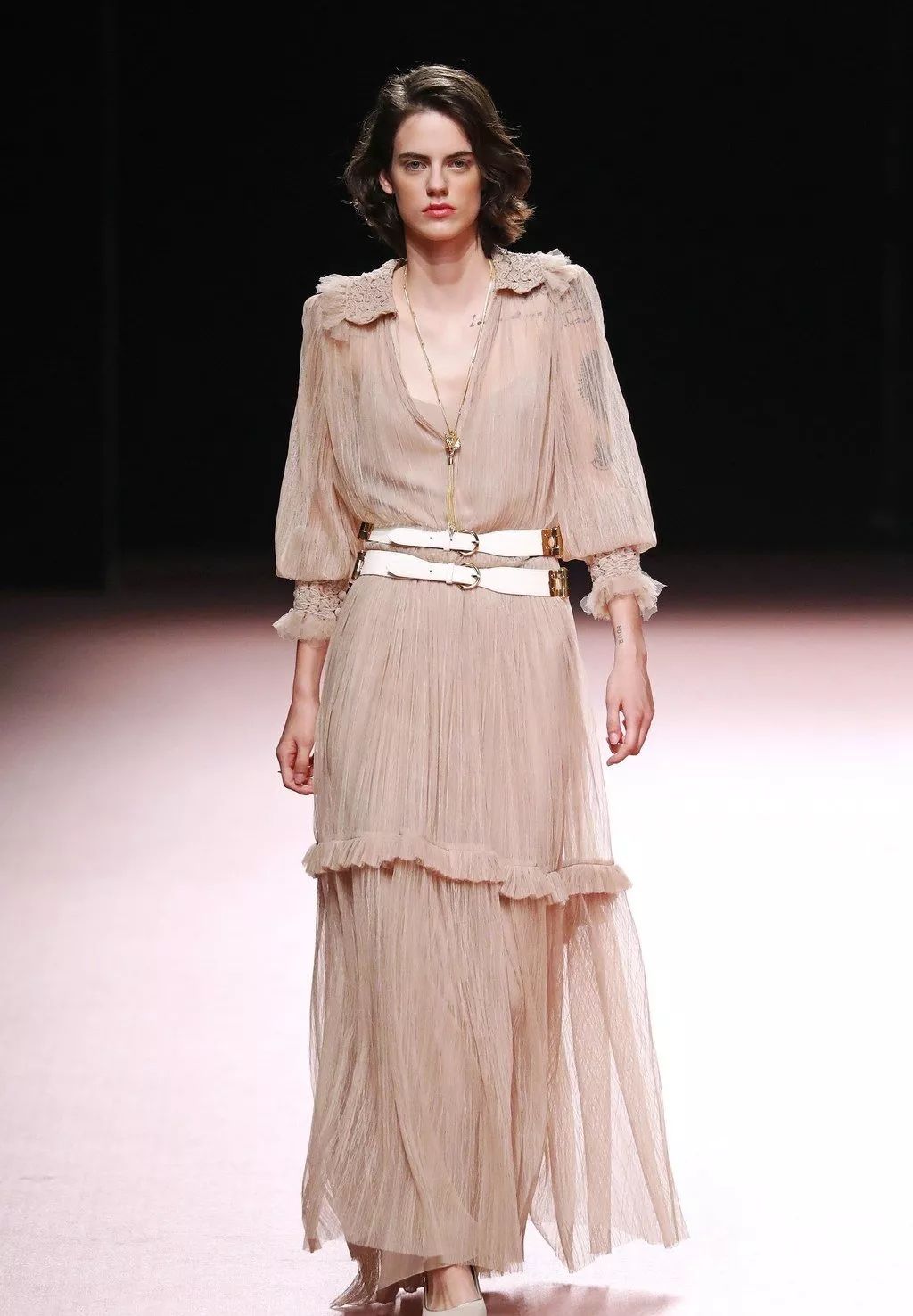 秀场灵感 | 用浪漫的连衣裙来感受夏天_裙子