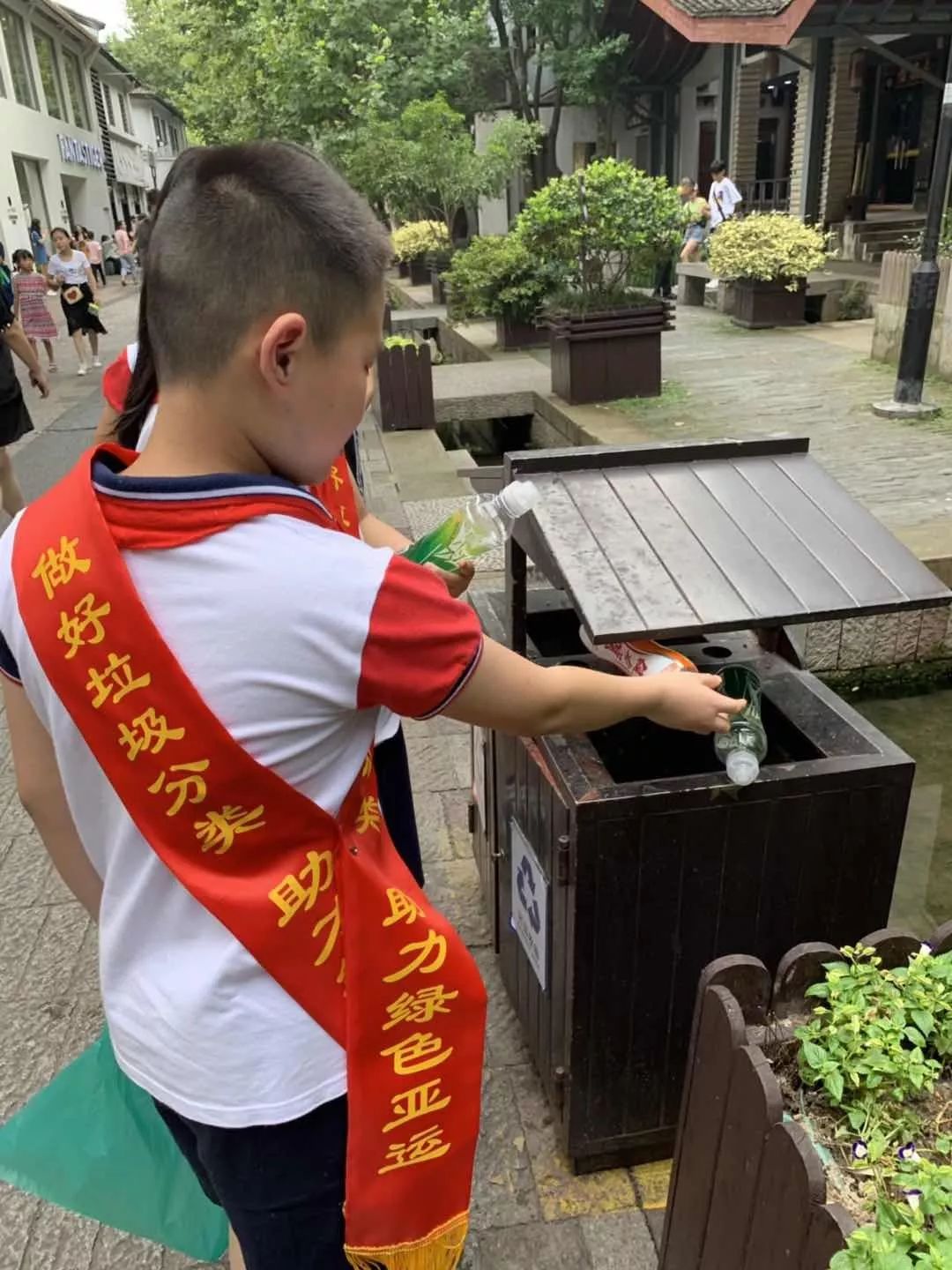 我的假期随手拍垃圾可变宝分类更环保