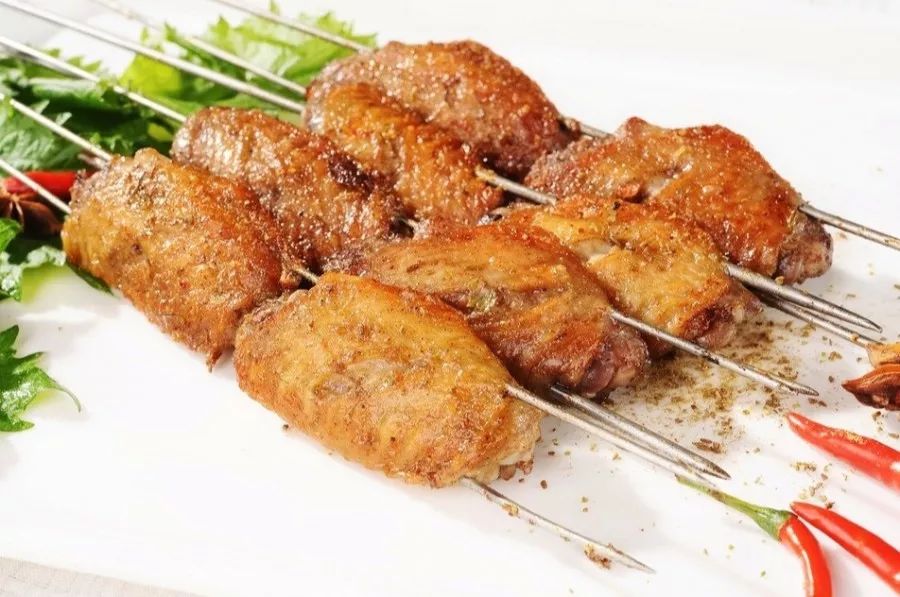 平邑蒙阳路这里竟然这样搞,不光老少爷们,姑娘们也去了!_烤制