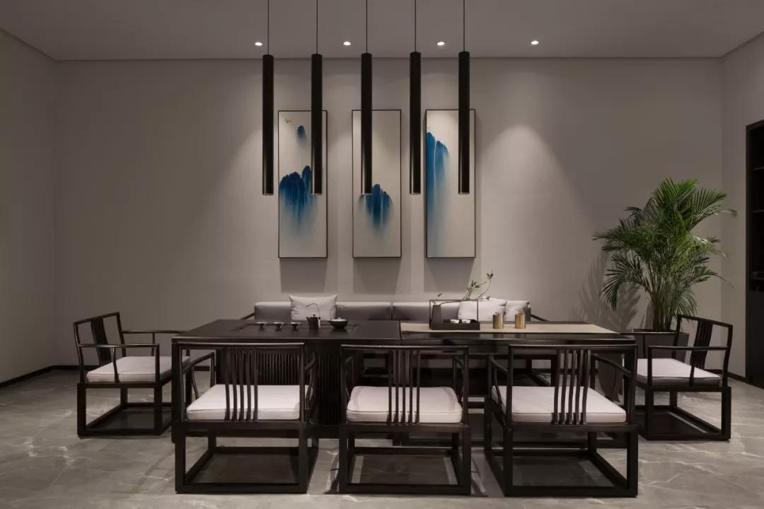 这种鸡翅木黑色家具我感觉还行