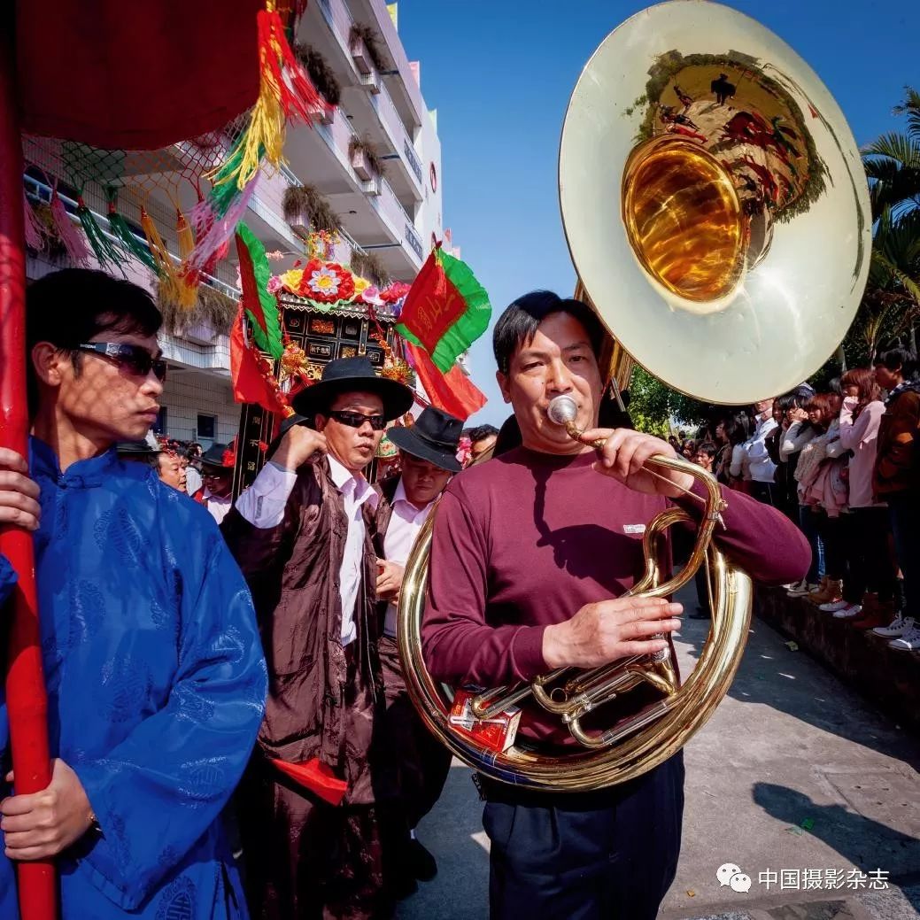 2012年,潮阳金揭海《祭品》十二道斋碗丁头全猪老酒和酒壶吴俊伟,黄勇