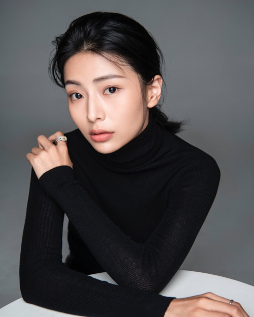 演员王小白浅情人不知持续热播甜美笑容引网友称赞