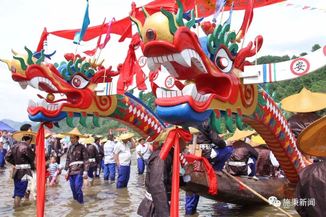 (2013年1月27日,施秉县杨柳塘镇梨山坪苗寨一户苗族人家举办婚礼接待