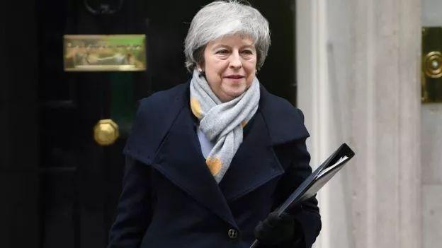 那会儿梅姨为了严控移民人数,直接挑最好控制的"留学生签证"下手,留学