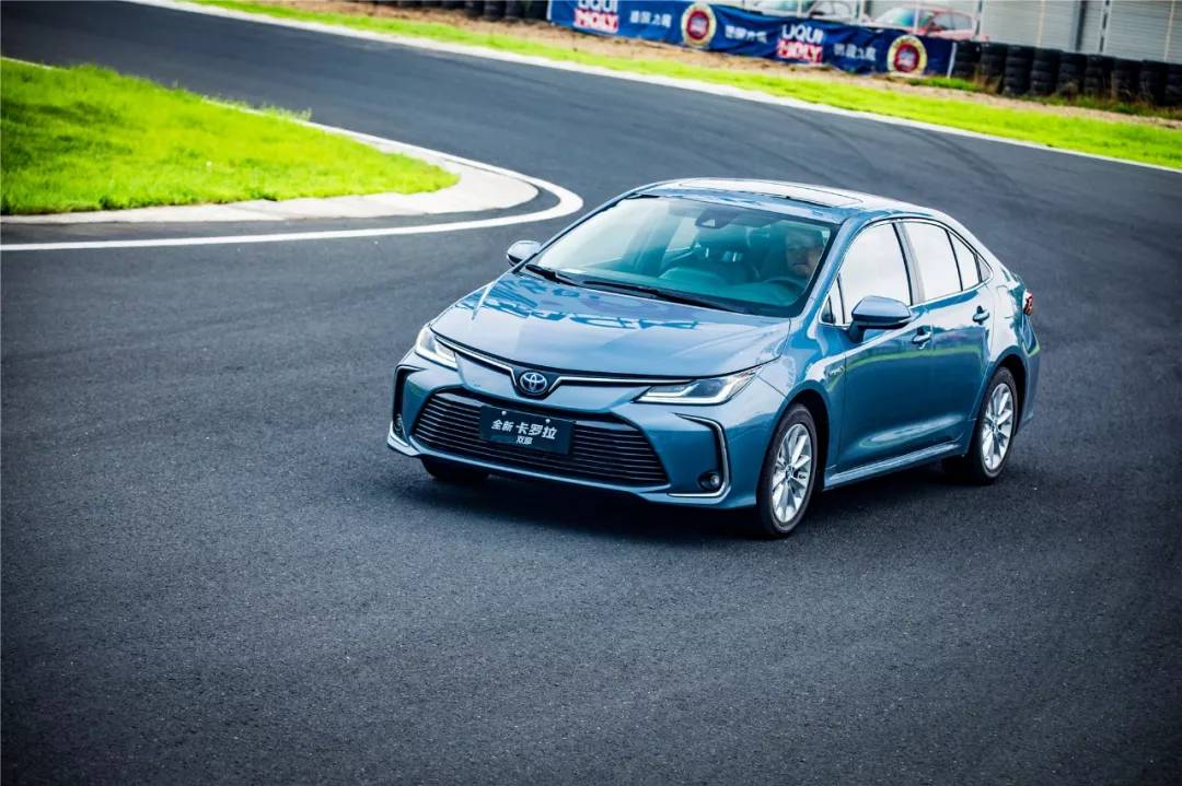 合适or适合? 赛道试驾全新一代丰田卡罗拉