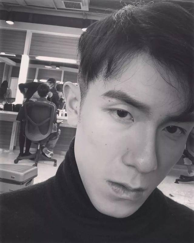 可能很多人都不熟悉龚子琪,他1997年出生的,上海音乐学院15级音乐系