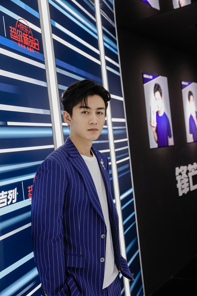 陈晓帅气亮相品牌活动不断解锁新代言商业价值飞升