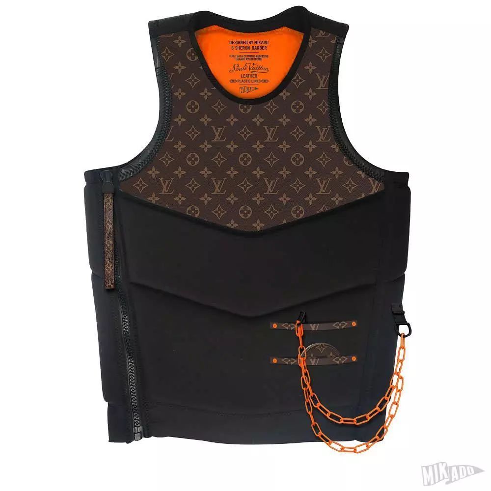 你用lv二级甲吸引火力,我的防弹全套已备齐,穿上!我们今晚吃鸡!