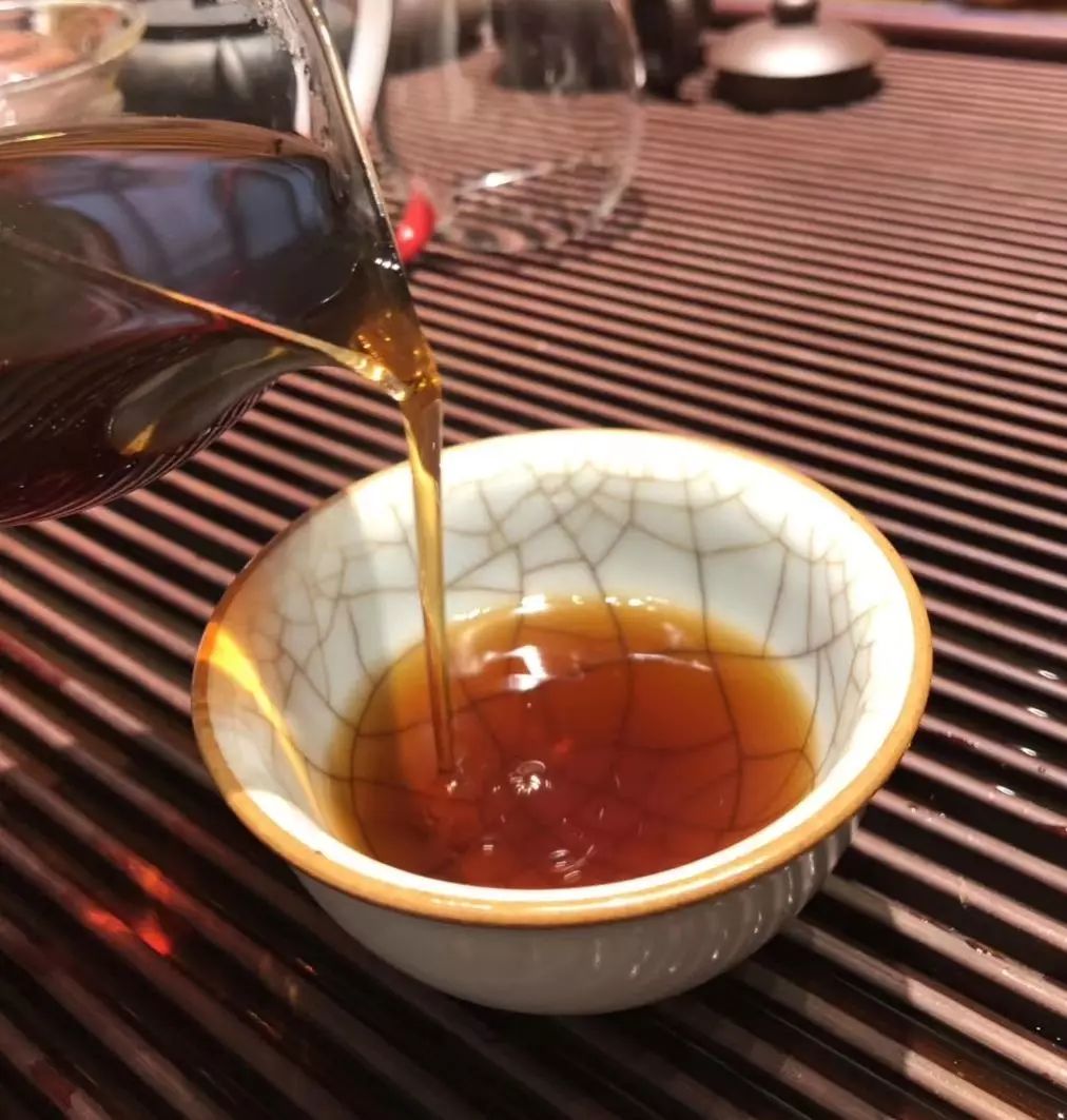 普洱茶汤的粘稠度可判断后期转化吗