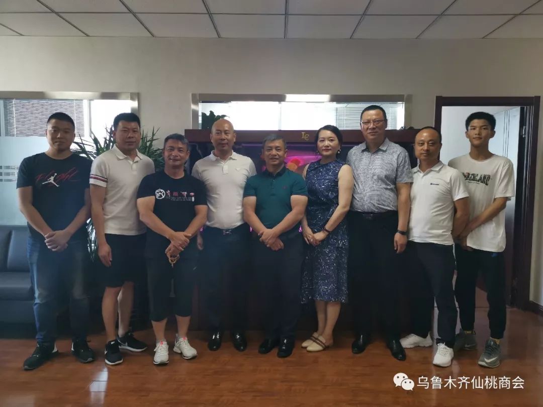 李小双一行考察调研乌鲁木齐仙桃商会
