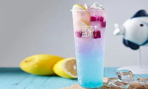 上新鲜酸酸甜甜的红肉火龙果肉,奇幻的搭配创造出一片无限遐想的星空