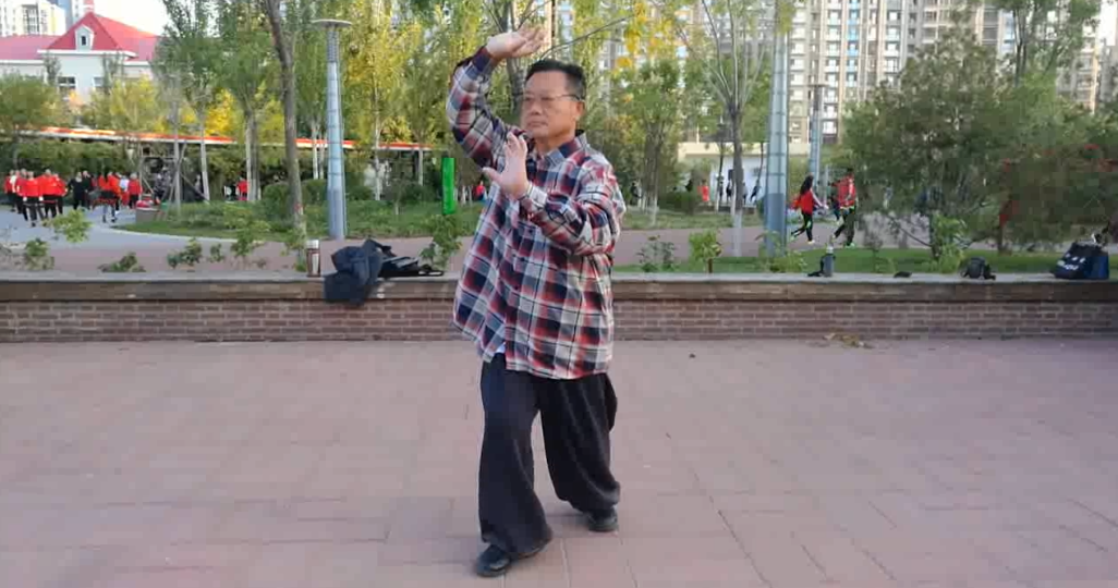 太极拳名家韩和平老师谈武式太极拳的尾闾正中