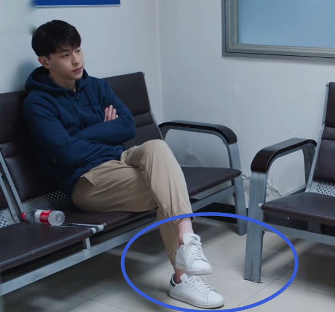 邓伦新剧被评最穷的男主,一双鞋能穿十集,演技获得认可