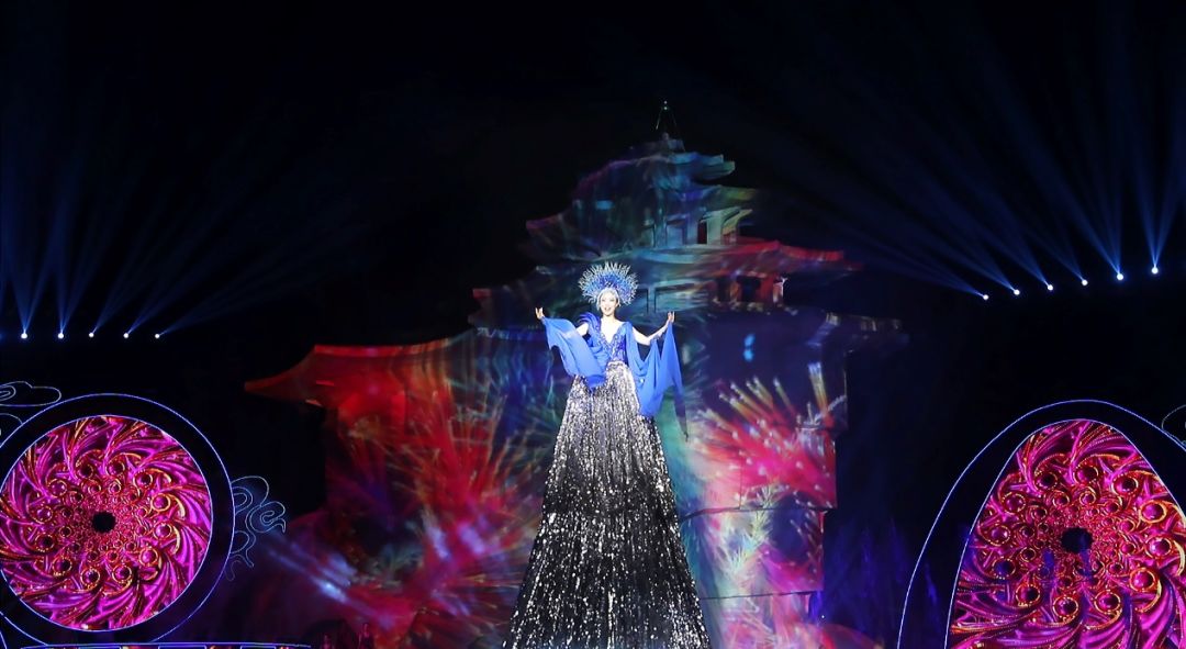 北戴河看个秀也能这么多人？