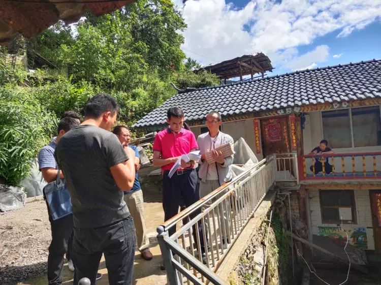 副州长徐鹏声一行到康普乡检查指导脱贫攻坚工作