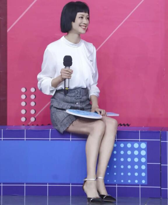 41岁倪虹洁近照蘑菇头超萌,明明是御姐却总演大妈,名气太重要!