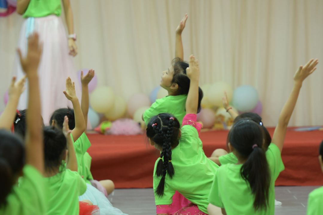 少儿华舞集训第一期圆满落幕_表演