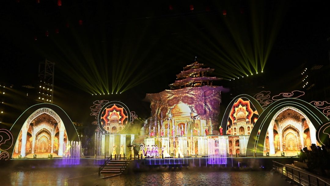 北戴河看个秀也能这么多人？