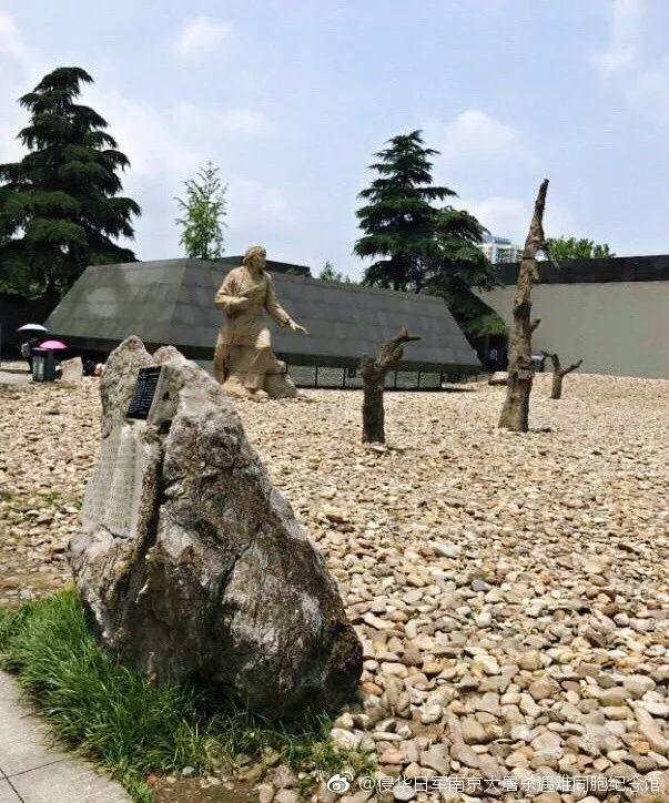 墓地广场与鹅卵石不能进入q纪念馆可以拍照吗?