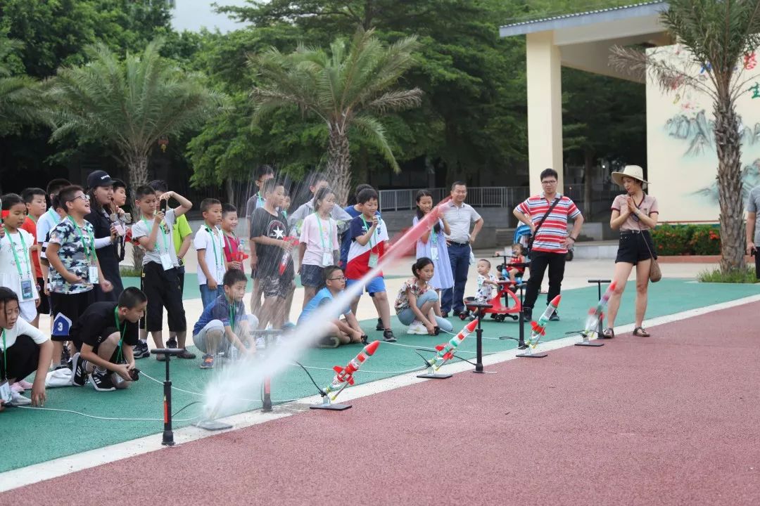 參觀文昌中學參觀發射基地參觀宋氏祖居水火箭diy課程參觀航天科普館