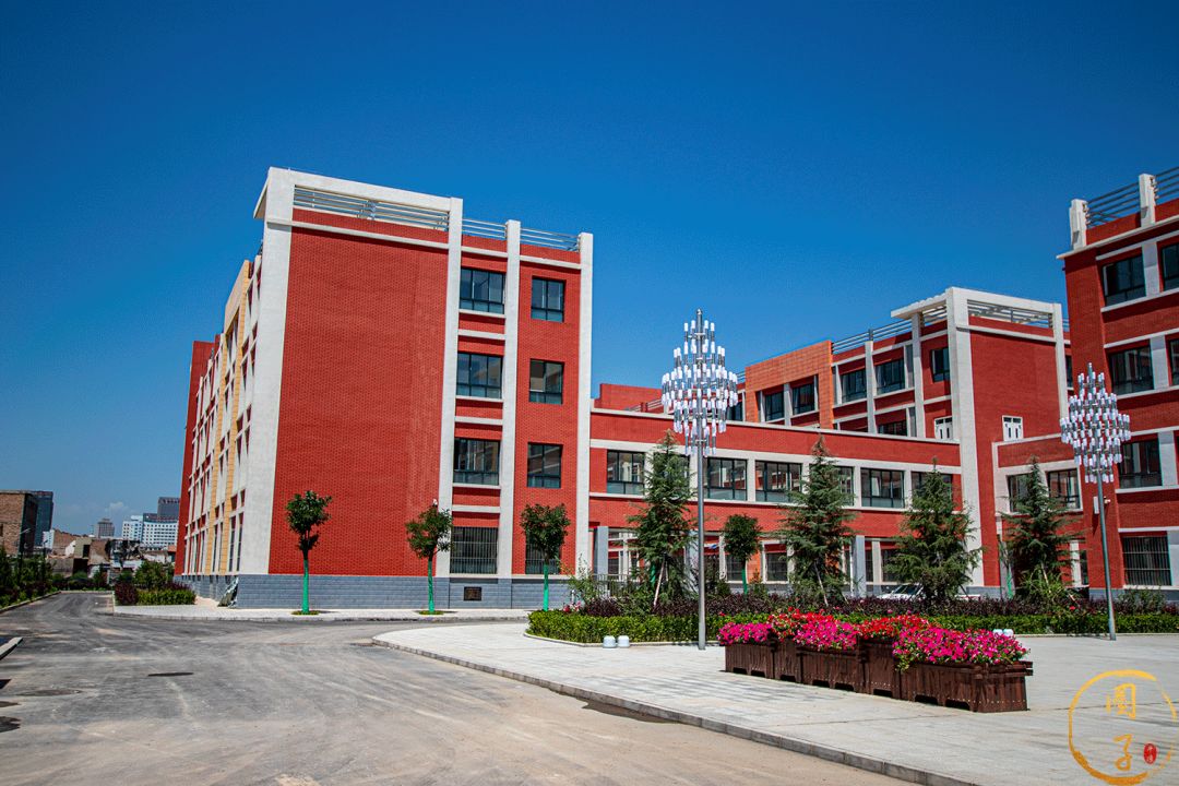 平凉市铁路小学即将投入使用!新校园环境高大上._原泾滩