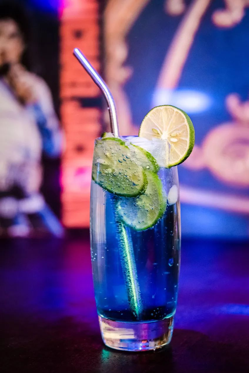 8月7日,全场任意消费满99元即可免费体验鸡尾酒diy活动烈焰红唇鸡尾酒