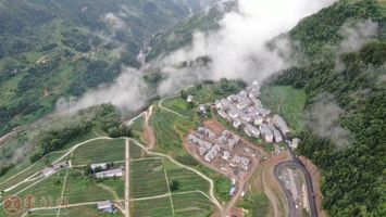 唐德祥到紅池壩鎮調研夯基礎強產業助力貧困戶脫貧摘帽