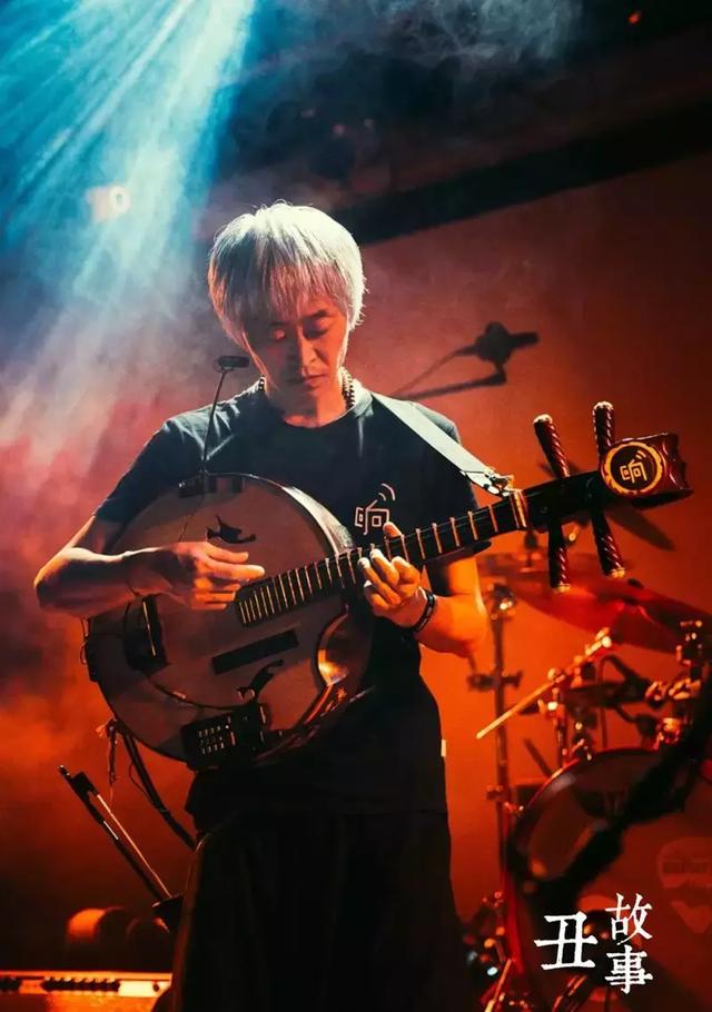 独立音乐人小河他的音乐会让你潸然泪下循环往复不能自拔