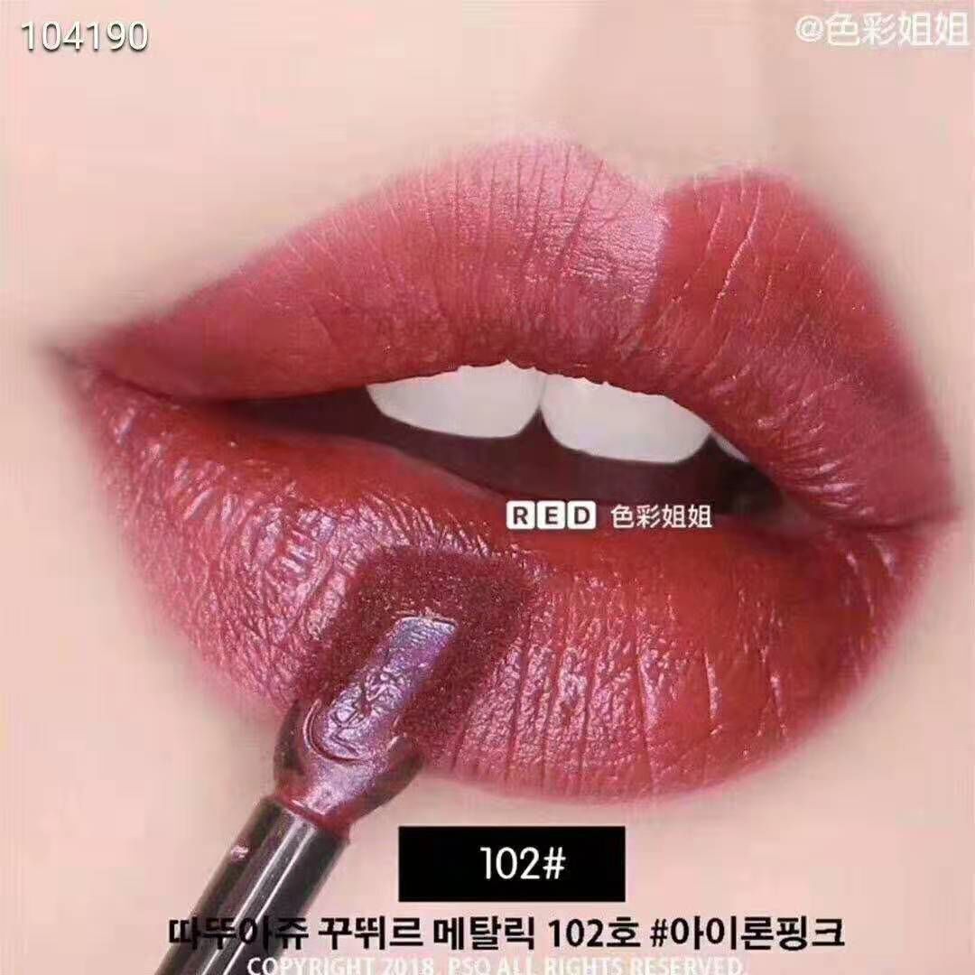 ysl圣罗兰限定哑光唇釉102 浆果紫这个系列虽然含有金属珠光但不会