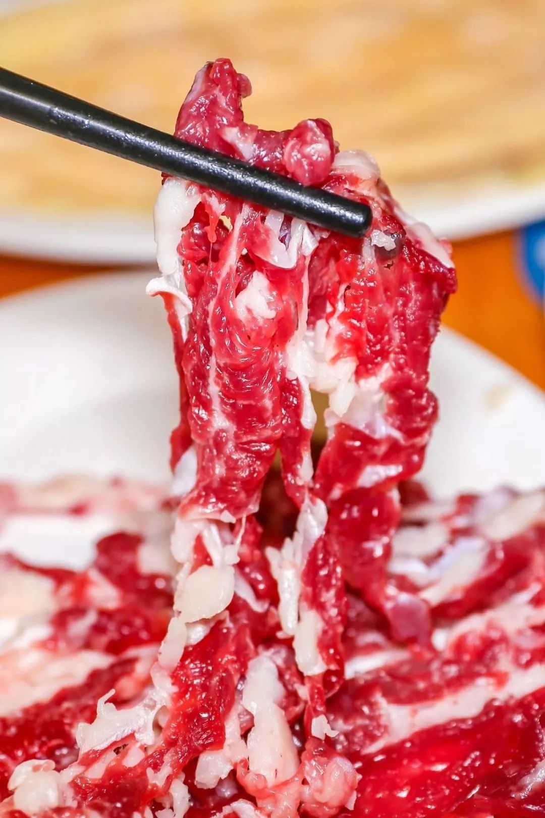 吊龙伴涮烫后的牛朴肉微微紧缩,下一秒你必须注意了!