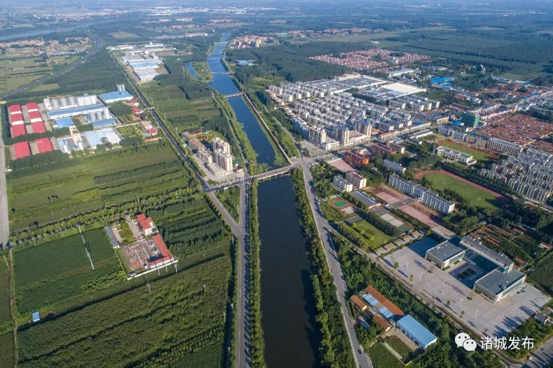 沿着昌盛街一路向南,顺着沥青罩面的连村路,来到昌城镇孙三村,还未