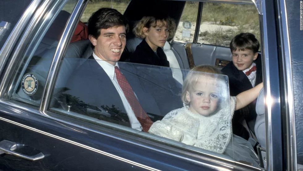 肯尼迪侄孙女意外死亡,是家族诅咒还是因为"兰花双生基因"?