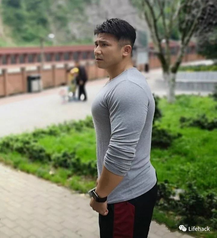 d杯胸器六块腹肌四川这位肌肉警察火了