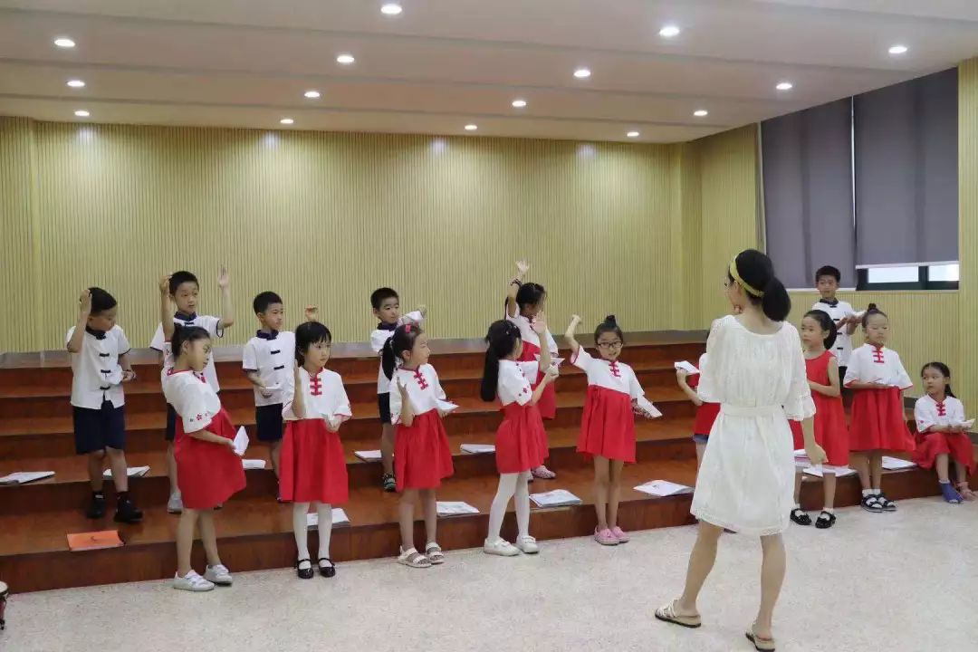 艺术团杭州钱塘新区中小学生艺术团暑期汇报演出顺利进行
