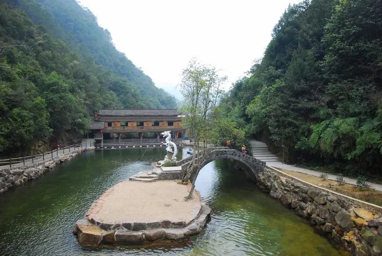 8月10日盛夏避暑之旅--賀州十八水瀑布群,岔山村秀水狀元村,情趣溫泉